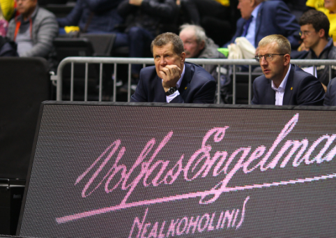 Didinga ceremonija: &bdquo;&Scaron;iauliai&ldquo; i&scaron;kels V. Pauliukėno mar&scaron;kinėlius į arenos palubes