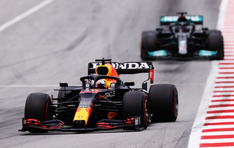 &bdquo;Mercedes&ldquo; įvardijo pagrindinę &bdquo;Red Bull&ldquo; bolido problemą