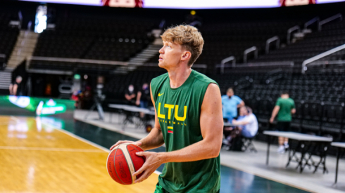 Pirmose kontrolinėse rungtynėse Lietuvos krep&scaron;ininkai sutriu&scaron;kino varžovus