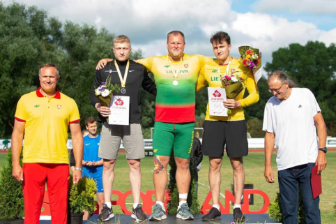 Pirma Lietuvos čempionato diena atne&scaron;ė tolimus disko metimus