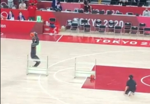 Tokijuje pristatytas robotas pataiko i&scaron; vidurio aik&scaron;tės