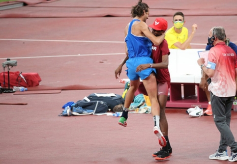 Pamatykite: &scaron;uolininkai į auk&scaron;tį pasitarę su teisėjais nusprendė abu gauti aukso medalį