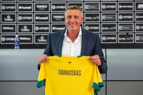 Naujai paskirtas Lietuvos rinktinės treneris V. Ivanauskas jau kalbėjosi su G. Arlauskiu ir A. Novikovu