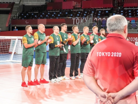 Puikiai žaidusi Lietuvos golbolo rinktinė pateko į pusfinalį Tokijuje