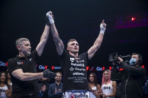 Lengvas pasivaik&scaron;čiojimas KOK: po 9 mėnesių į ringą grįžęs Maslobojevas per 35 sekundes susitvarkė su britu