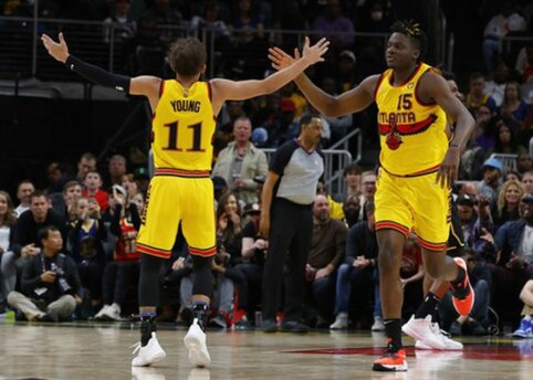 &bdquo;Hawks&ldquo; palaužė &bdquo;Cavaliers&ldquo; ir pateko į atkrintamąsias