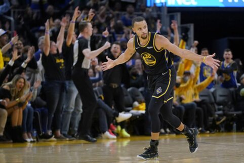 Smūgis &bdquo;Warriors&ldquo;: traumą patyręs S. Curry krenta i&scaron; rikiuotės