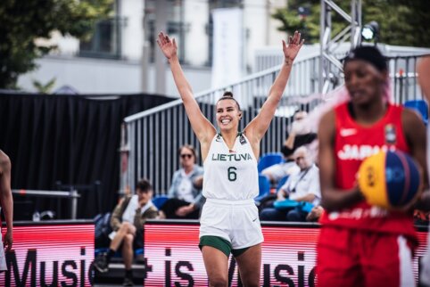 Lietuvos vėliavą Europos žaidynių atidaryme ne&scaron; krep&scaron;ininkė ir kanojininkas