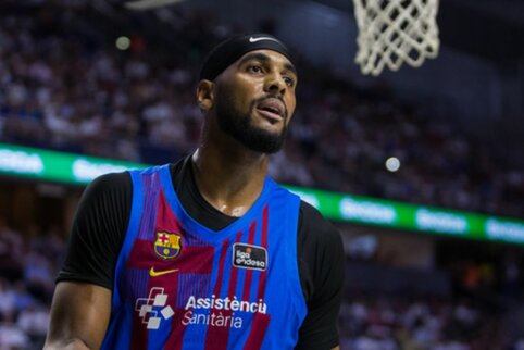 &bdquo;Armani Exchange&ldquo; pasiekė susitarimą su B. Daviesu