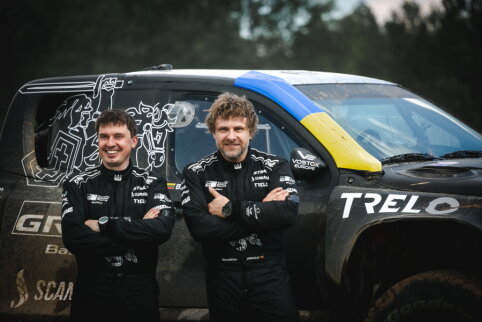 Po pirmosios &bdquo;Baja&ldquo; ralio dienos B. Vanagas &ndash; 2-as, E. Ju&scaron;kauskas &ndash; 9-as