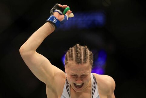 Rekordi&scaron;kai greitai varžovę užlaužusi J. Stoliarenko i&scaron;kovojo pirmąją pergalę UFC!