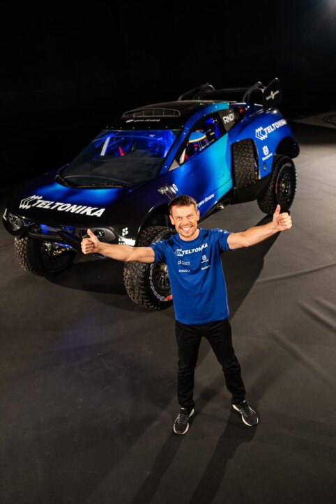 V. Žala pristatė naują automobilį Dakarui