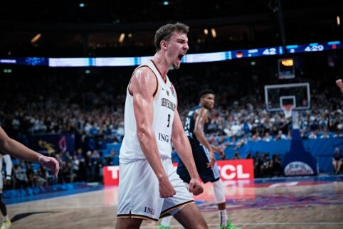 Euforija Berlyne: trita&scaron;kiais tinklelį deginę vokiečiai parklupdė graikus