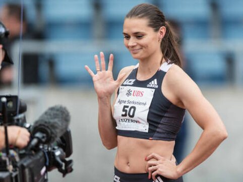 A. &Scaron;erk&scaron;nienė pakabino bėgimo batelius ant vinies