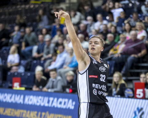 Sensacija Vilniuje: latvio traukiamas &bdquo;Nevėžis&ldquo; parklupdė &bdquo;Rytą&ldquo;