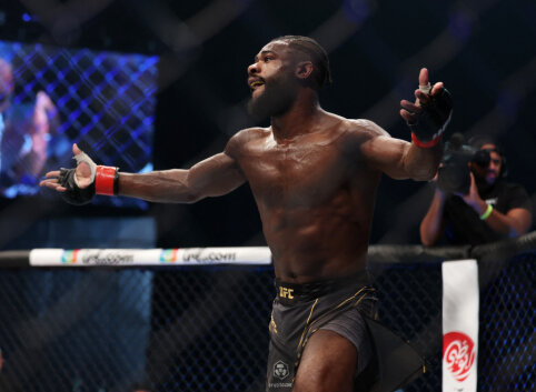 &bdquo;UFC 280&ldquo;: C. Oliveira nesusigrąžino diržo, A. Sterlingas sutriu&scaron;kino T.J. Dillashaw