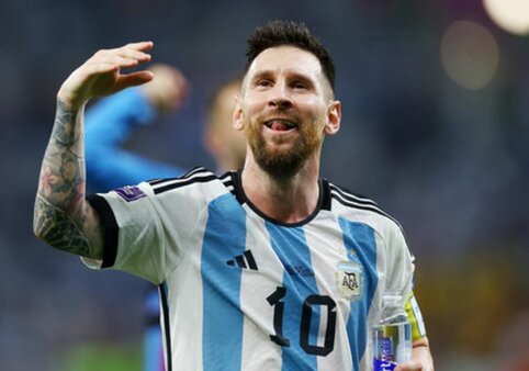 1000-ąsias rungtynes žaidęs Messi pelnė įvartį ir atvedė Argentinos rinktinę į ketvirtfinalį