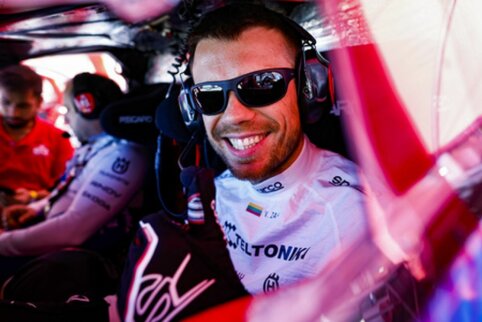 Baciu&scaron;kos skirtumas bendroje įskaitoje &scaron;iek tiek sumažėjo, V. Žala fini&scaron;ą pasiekė tamsoje