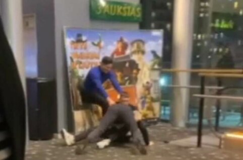 Prie&scaron; R. Namajunas filmo premjerą į atlapus vienas kitam kibo A. Misiūnas bei &bdquo;Rimkenzo&ldquo;