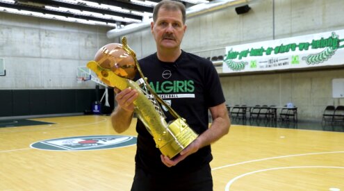 Prisidedami prie Ukrainos palaikymo akcijos &bdquo;Žalgiris&ldquo; dovanoja LKL čempionų taurę