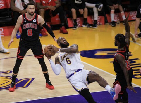 LeBrono sugrįžimas pažymėtas &bdquo;Lakers&ldquo; nesėkme