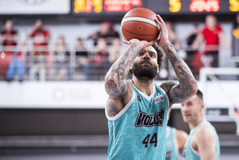 Pirmieji &bdquo;Wolves&ldquo; tarpsezonio darbai: i&scaron;saugojo J. Taylorą