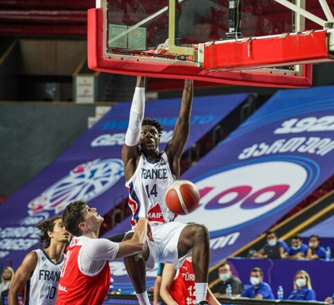 &bdquo;AX Armani&ldquo; pasipildė Europos taurėje žibėjusiu prancūzu