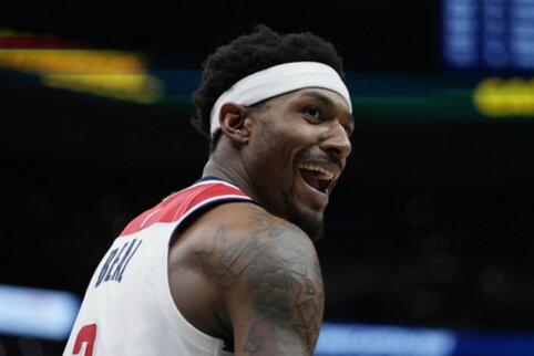 Skambūs mainai NBA: Bealas suformuos super komandą Fynikse