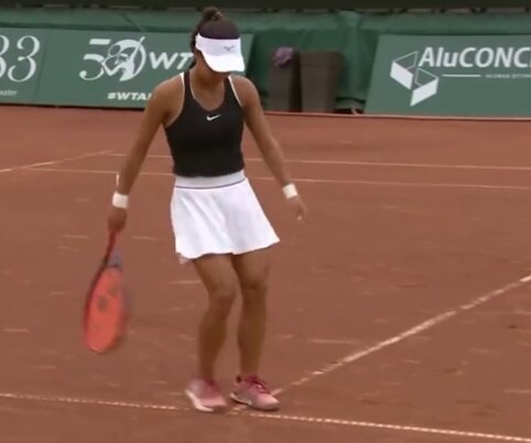 WTA turnyre Vengrijoje bjaurus vietinės žaidėjos poelgis ir kinės pasitraukimas i&scaron; mačo