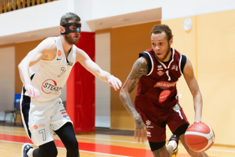 NKL ketvirtfinalių pradžia: sunkiai suvokiamas &bdquo;Delikateso&ldquo; legionieriaus žaidimas sukrėtė &bdquo;Olimpą&ldquo;