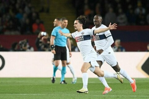 UEFA Čempionų lygos ketvirtfinalyje po pirmųjų rungtynių atsilikusios komandos žengė į pusfinalį