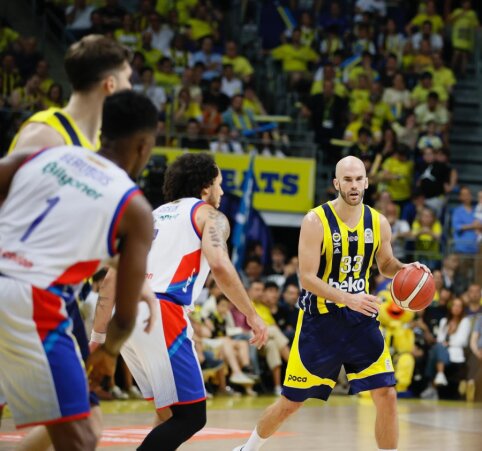 Eurolygos klubų tarpsezonis: N. Calathesas keliauja į Monaką, D. Hallas keliasi į Stambulą, o V. Marinkovičius grįžta į &bdquo;Partizan&ldquo;