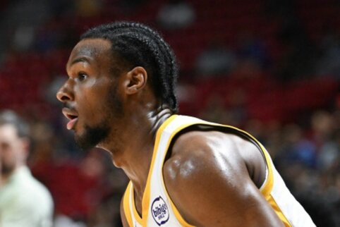 NBA vasaros lygoje &ndash; pirmas ry&scaron;kesnis B. Jameso pasirodymas