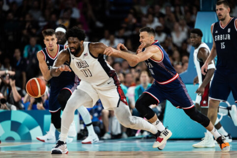 LeBronas ir co. i&scaron;gyveno &ndash; su ugnimi žaidę amerikiečiai laimėjo dramą prie&scaron; Serbiją