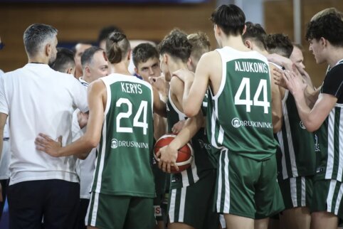 Tris pergalės i&scaron; eilės i&scaron;kovoję &scaron;e&scaron;iolikmečiai Europos čempionate užėmė devintą vietą