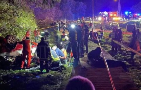 Smūgis ralio bendruomenei: per Utenos ralį ma&scaron;ina įvažiavo į minią žmonių, žuvo vienas jaunuolis