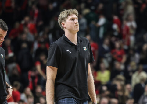 B. Manekas skolinamas į Turkiją