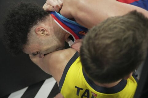 Eurolygos rungtynėse Stambule &ndash; mu&scaron;tynės tarp žaidėjų ir &bdquo;Fenerbahce&ldquo; pergalė