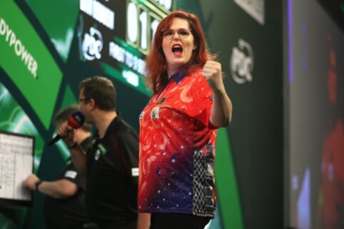 Istorija: pasaulio smiginio čempionate pirmąsyk dalyvavo translytė moteris