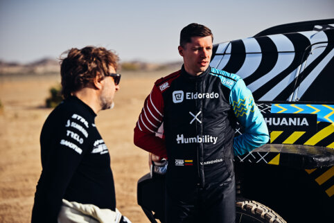 B. Vanagas paai&scaron;kino &bdquo;&scaron;ar&scaron;alą&ldquo; su R. Baciu&scaron;ka: &bdquo;A&scaron; negalėjau kitaip &ndash; reikia galvoti, ką kalbi&ldquo;