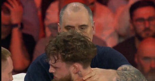 UTMA naujokas A. &Scaron;atas daugiau nei vieną raundą atsilaikė prie&scaron; D. Dirkstį