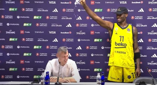 Čempioni&scaron;ki purslai: N. Davisas-Hayesas apipylė vandeniu Eurolygoje triumfavusį &Scaron;arą