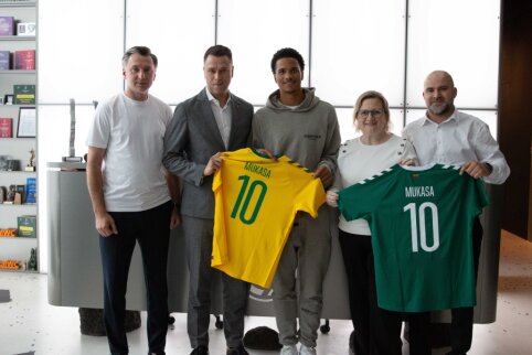 Svarbus žingsnis į priekį: &bdquo;Manchester City&ldquo; talentas dėjo pirmus žingsnius link Lietuvos rinktinės