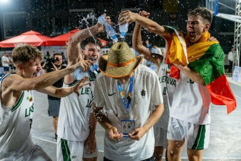 Nei karto nepralaimėjusi Lietuvos vaikinų rinktinė &ndash; EJOF 3x3 krep&scaron;inio čempionė