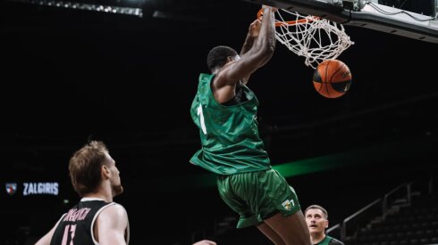 Po pergalingo starto &bdquo;Žalgirio&ldquo; rūbinėje tvyravo gera nuotaika: M. Wrightas ir S. Francisco džiaugėsi savo pasirodymais