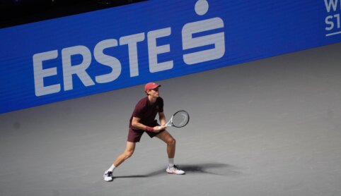 J. Sinneris Katare startavo lengva pergale