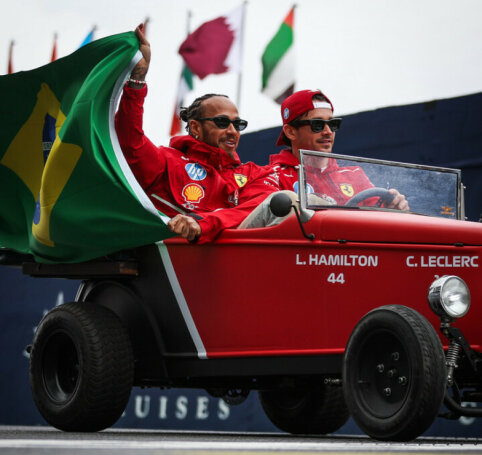 R. Schumacheris apie geros komandos keitimą L. Hamiltono.