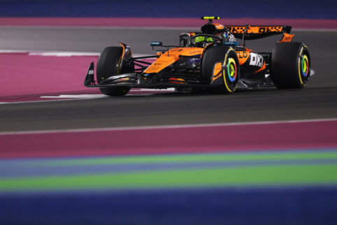 Pirmoje treniruotėje Abu Dabyje greičiausi buvo L. Norrisas ir M. Verstappenas