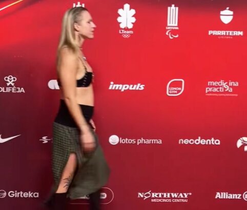 Lietuvos sporto apdovanojimuose &ndash; i&scaron;skirtinis R. Meilutytės įvaizdis