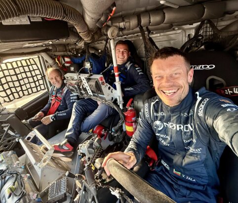 Dakaro startas: V. Žala prologe užėmė antrą vietą, R. Baciu&scaron;ka prilygo sporto legendai